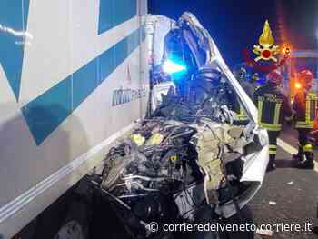 Treviso A4, furgone tampona camion fermo in piazzola: un morto e un ferito - Corriere della Sera