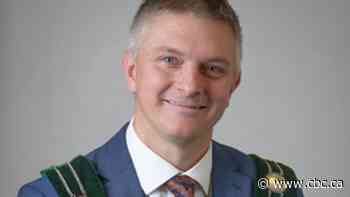 Niagara council docks Ontario mayor's pay for asking woman if COVID-19 shot affected her period