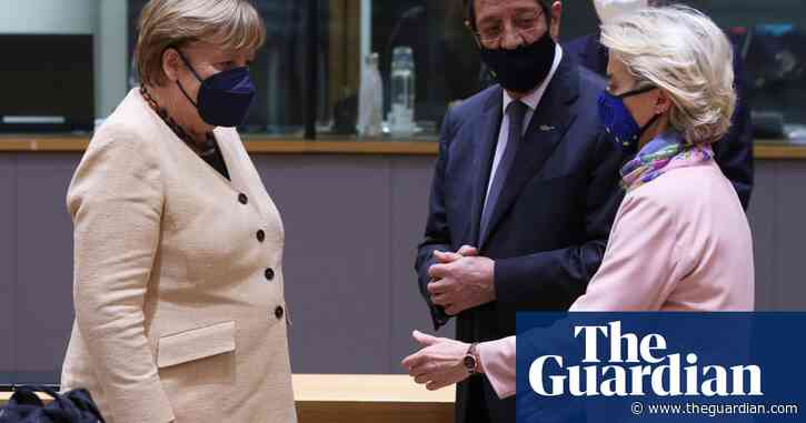 Merkel hesitates over handshake with EU's Ursula von der Leyen – video