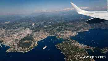 The world's most spectacular airport landings