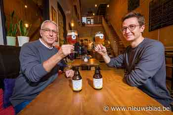 Vader en zoon brengen met Schoppeke zelfgebrouwen bier op de markt