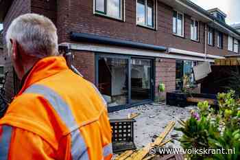 Code geel in heel Nederland vanwege zware windstoten, verkeer en openbaar vervoer gehinderd - Volkskrant