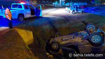 Volcó con su camioneta en cercanías a Villa Buenos Aires y logró salir por sus propios medios - Telefe Bahia Blanca
