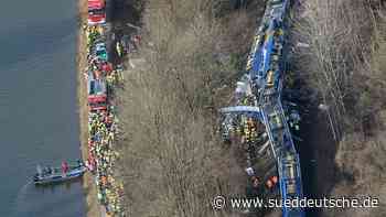 Bad Aibling: Bergung nach Zugunglück schwierig - Bayern - SZ.de - Süddeutsche.de