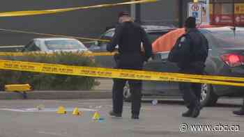 Man in his 20s dead after shooting in parking lot plaza near Weston Road