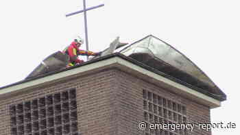 21.10.2021 – Kaarst Vorst – Sturmtief „Ignatz“: Dach von Kirchturm drohte abzustürzen - Emergency-Report.de