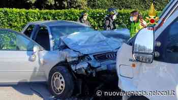 Terribile schianto frontale a Caorle: muore un fotografo di Murano, ferite altre tre persone - La Nuova Venezia