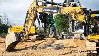 Bei Ulm: Baggerfahrer hebt Babyleiche aus der Erde - WELT