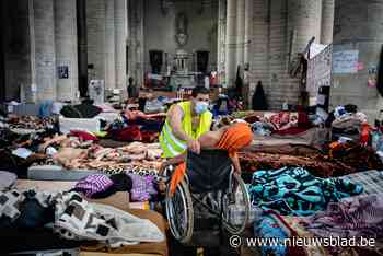 Vrouw zonder papieren hervat hongerstaking in Begijnhofkerk (Brussel) - Het Nieuwsblad