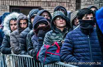Tientallen asielzoekers weer op straat gestuurd in Brussel wegens grote toestroom - De Morgen