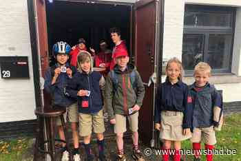 Lilse jongeren krijgen badge voor uniform (Lille) - Het Nieuwsblad