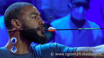 "Tu Sì Que Vales", standing ovation per il tiratore con l'arco senza un braccio - TGCOM