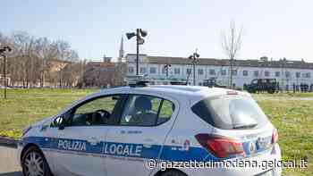 Modena. Parco Novi Sad: furto ed estorsione a un quindicenne davanti a scuola - La Gazzetta di Modena