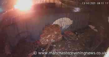 The moment a popular food van in Oldham is engulfed by flames - Manchester Evening News