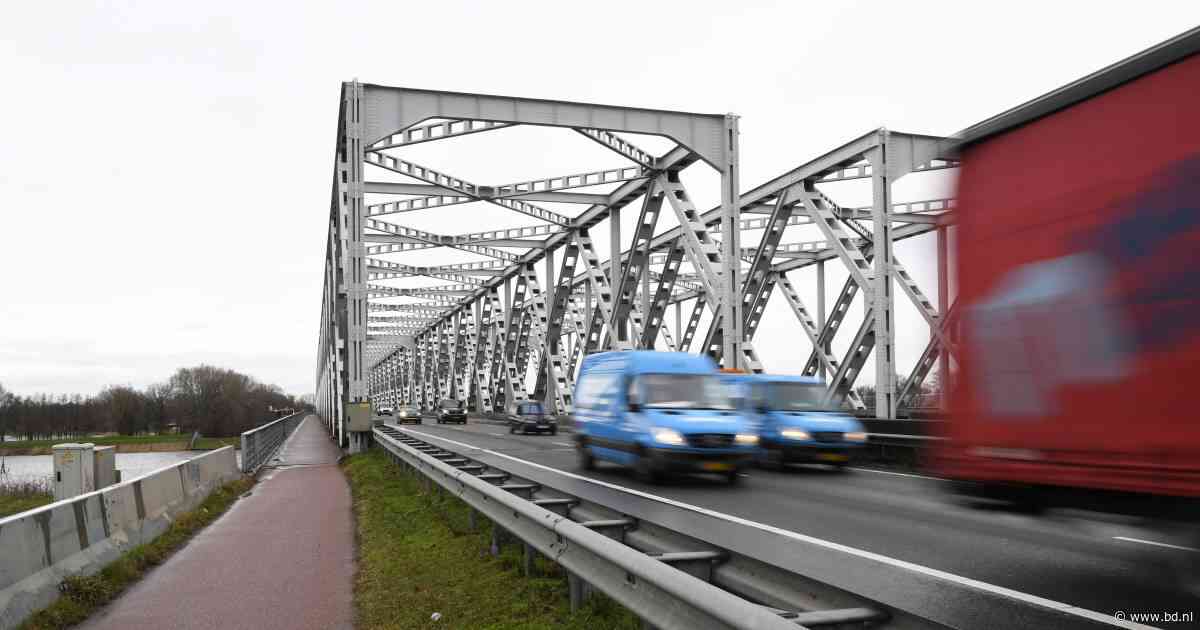 Van Moerdijk naar Keizersveer, maar 85 jaar oude bruggen krijgen ook nog een dérde leven - BD.nl