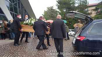 Chiesa gremita e cielo grigio, l'ultimo saluto di Fermo a Fiumaroli - Laprovinciadifermo.com