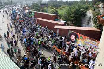Islamists suspend march under agreement with Pakistan government - Dudley News