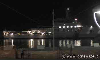 Sbarcati a Crotone i migranti attesi: arrivata la prima nave con parte dei 329 profughi - LaC news24