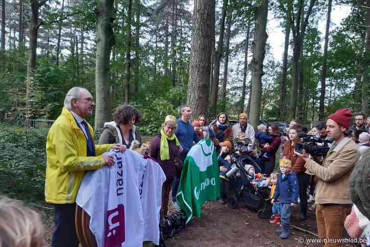 Eekhoorns verwelkomen nieuwgeboren kindjes in het toekomstbos