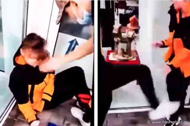 Jongeman (19) staat terecht omdat hij tiener sloeg, vernederde en filmde: “Op de beelden was een doodsbang slachtoffer te zien”