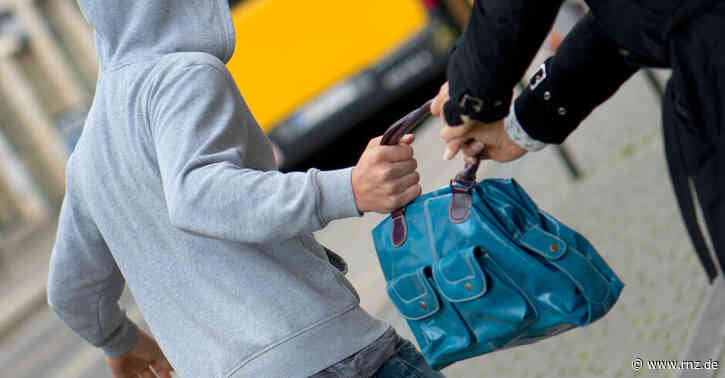 Mannheim:  53-Jährige wehrt sich gegen Rucksack-Räuber