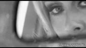 Videoclip veröffentlicht: Nach sechs Jahren Pause – ein musikalisches Lebenszeichen von Adele - DER SPIEGEL