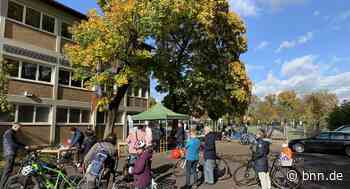 Radler lassen in Bruchsal ihre Fahrräder registrieren - BNN - Badische Neueste Nachrichten
