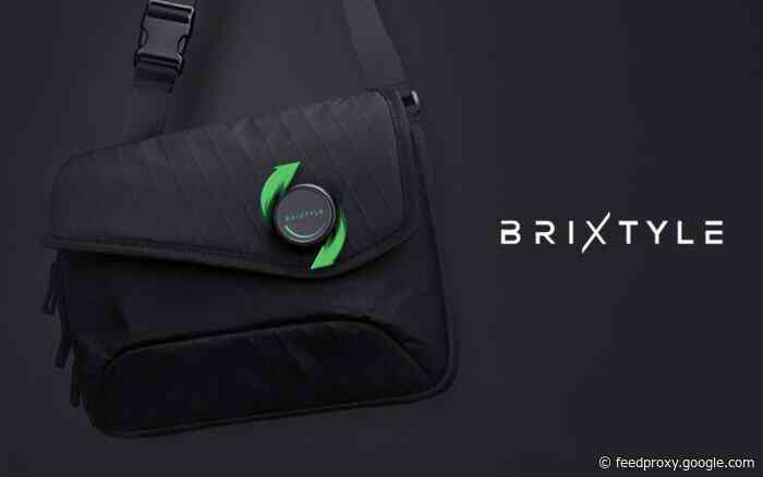 Brixtyle messenger bag with auto locking and expandable storage
