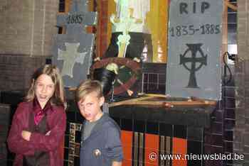 Kinderen griezelen in de kerk