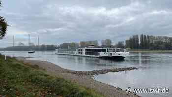 Schifffahrt auf dem Rhein nach Havarie gesperrt
