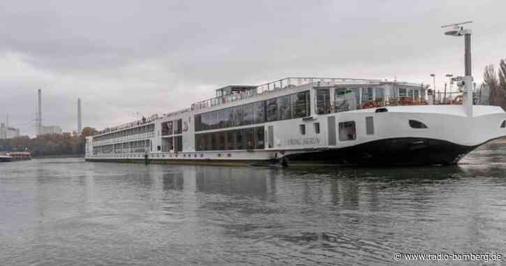 Zwei Schiffe auf dem Rhein havariert – Schifffahrt gesperrt