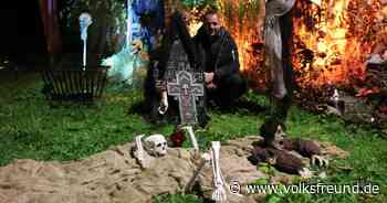 Halloween in Morbach: Familie dekoriert Gruselgarten mit Werwolf - Trierischer Volksfreund