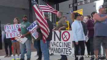 Aerospace workers in Wichita continue showing opposition to vaccine mandate - KWCH