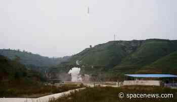 Deep Blue Aerospace conducts 100-meter VTVL rocket test - SpaceNews