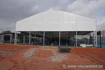 Overkapping padelterreinen niet volgens de regels: “Blijkbaar hebben we wel een omgevingsvergunning nodig”<BR />