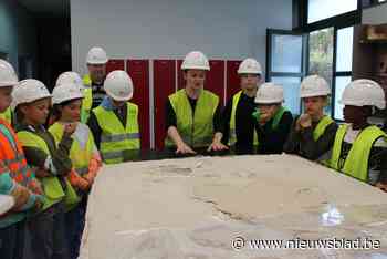 Meerhoutse leerlingen bezoeken hun ‘Gloria’ in het restauratieatelier