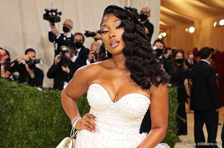 Megan Thee Stallion Shows Off Her Bedazzled Graduation Cap: ‘2021 Finna Graduate College’