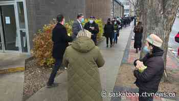 Long line forms outside Saskatoon location offering COVID-19 rapid test kits