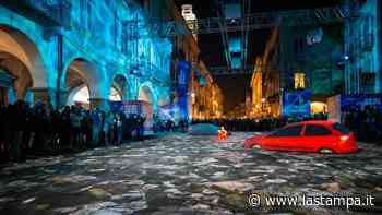 Vie e piazze di Cuneo, Mondovì, Bra e Alba trasformate in una scenografia di luci - La Stampa