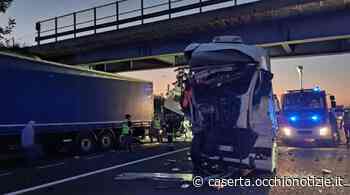 Paura all’alba in autostrada: scontro tra camion, tre feriti e traffico paralizzato - L'Occhio di Caserta