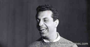 Mort Sahl, Whose Biting Commentary Redefined Stand-Up, Dies at 94