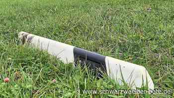 Bei Stammheim entsorgt - So groß ist das Problem mit geklauten Leitpfosten - Schwarzwälder Bote