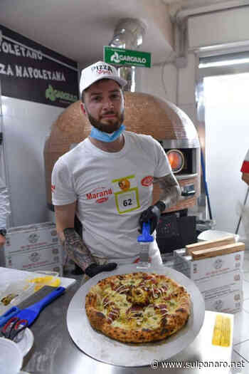 Il pizzaiolo Michele De Martino de "La Smorfia" di Modena incanta Napoli - SulPanaro