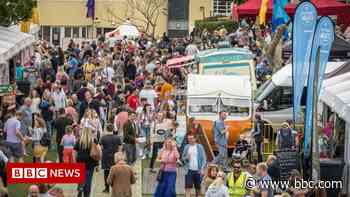 Isle of Man Food and Drink Festival numbers down by 6,000 - BBC News