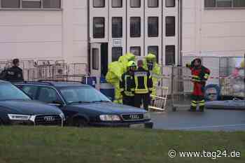 Neustadt an der Orla - Chemische Reaktion in Wäscherei: Feuerwehr rückt in Schutzanzügen an - TAG24