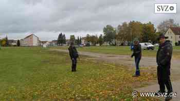Jahrmarkt in Parchim: Vermessung des Martinimarktes bei Sturm und Regen | svz.de - svz – Schweriner Volkszeitung