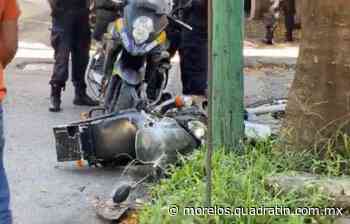 Se impacta policía contra poste en Cuernavaca - Quadratín - Quadratín Morelos