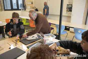 Kerststallenspecialist Charel (80) bezoekt Githo Nijlen: “Stalletje bevat allerlei technieken” - Het Nieuwsblad