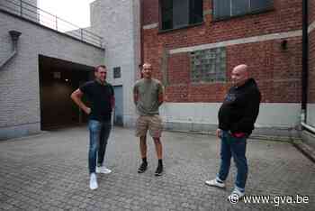 BLIJVEN PLAKKEN. De zondagnamiddagfeestjes in jeugdhuis Krui... (Edegem) - Gazet van Antwerpen - Gazet van Antwerpen