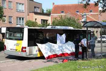 Bus moet bruusk in de remmen: 85-jarige passagier komt zwaar ten val en overlijdt - Gazet van Antwerpen